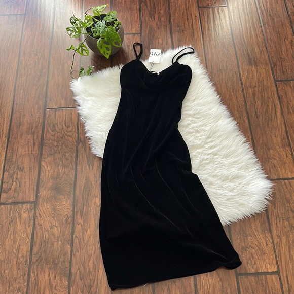 Zara Dresses & Skirts - NWT 💥Zara black velour slip dress